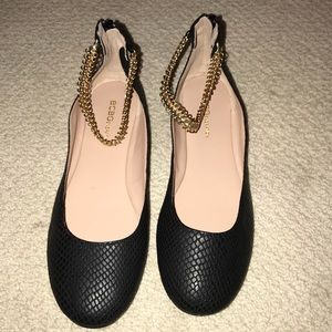 NWT BCBG black flats with gold chain